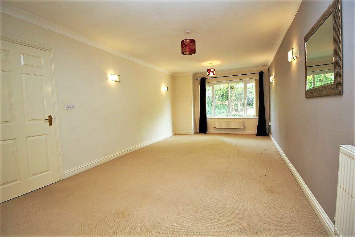 2 bed property in Parkside Road, Reading